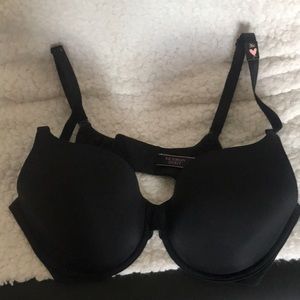 Victoria Secret lightly lined new without tags 36C black